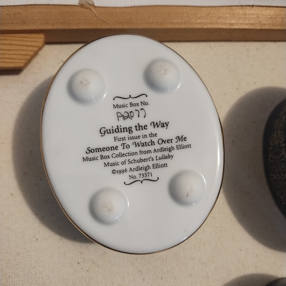 Ardleigh Elliott Porcelain Music Boxes 1990’s  Set Of 5 Oval With Lids Numbered. - Picture 12 of 16